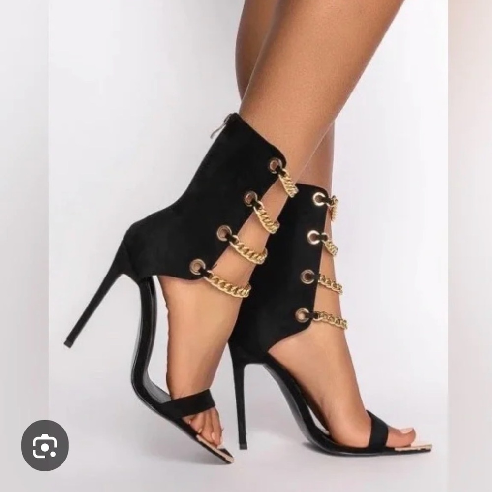 Chic Black and Gold Women's Heels